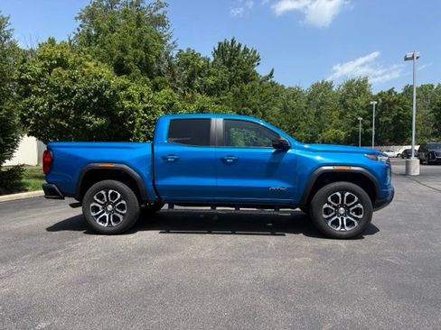 Used 2023 GMC Canyon AT4 w/ AT4 Premium Package AWD/4WD image 8