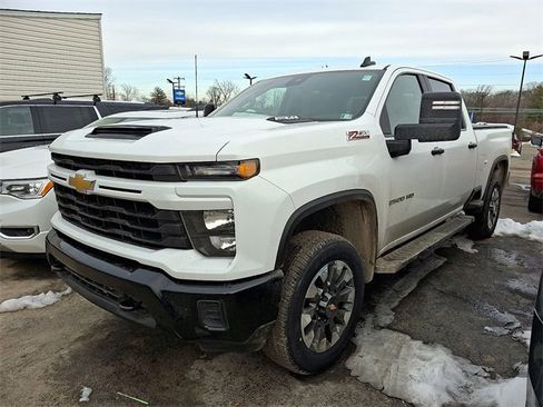 Used 2025 Chevrolet Silverado 2500 Custom w/ Z71 Off-Road Package image 3