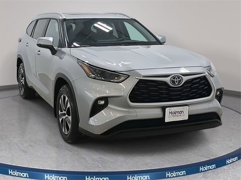 Certified 2024 Toyota Highlander XLE image 4