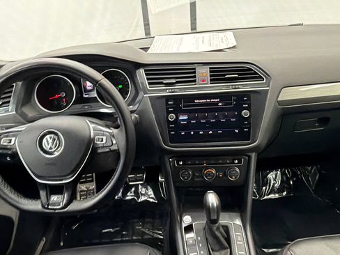Used 2020 Volkswagen Tiguan SE R-Line FWD image 29