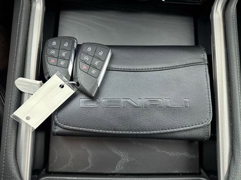 Used 2021 GMC Yukon Denali w/ Denali Ultimate Package image 32