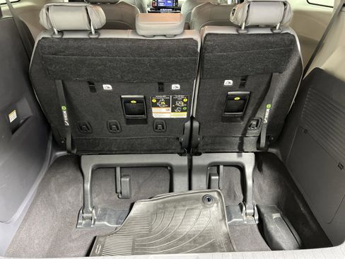 Used 2023 Toyota Sienna XLE image 24