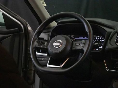 Used 2024 Nissan Rogue SV image 14