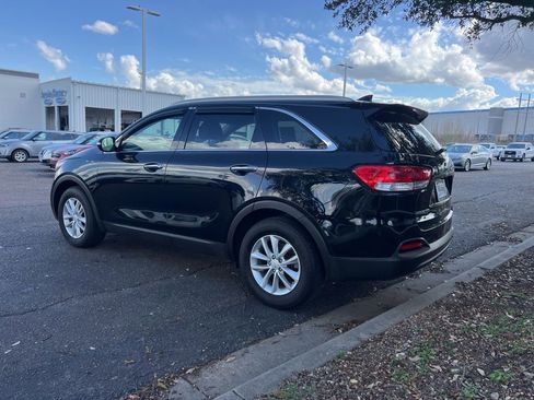 Used 2018 Kia Sorento LX image 5