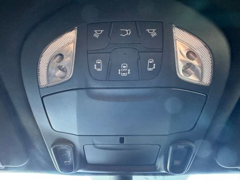 Used 2023 Chrysler Pacifica Pinnacle FWD image 34