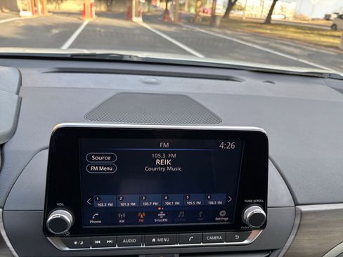 Used 2025 Nissan Altima 2.5 SV image 17