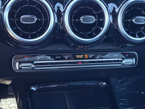 Used 2026 Mercedes-Benz GLB 250 image 28