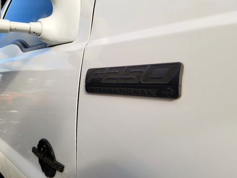 Used 2000 Ford F250 Lariat image 12