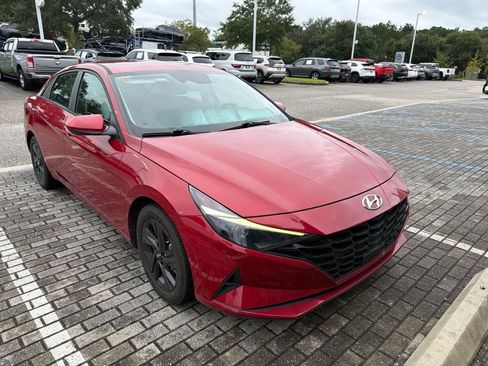 Used 2022 Hyundai Elantra SEL w/ Convenience Package FWD image 1
