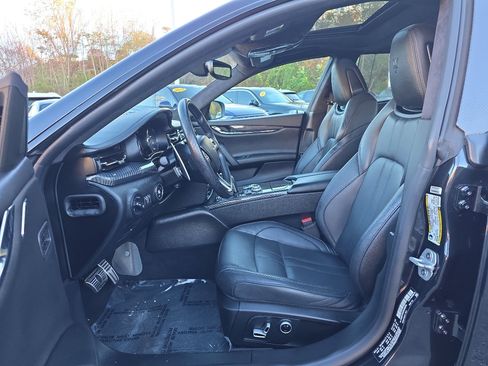 Used 2022 Maserati Quattroporte Modena Q4 image 34