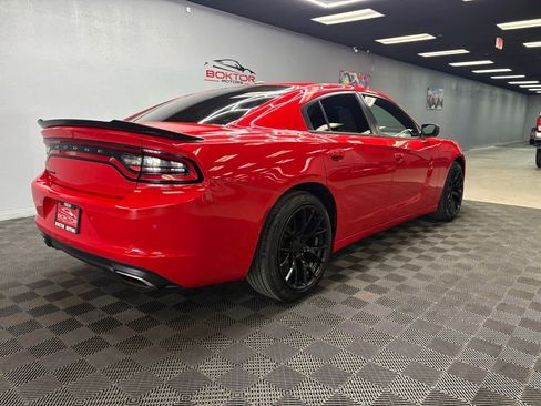 Used 2018 Dodge Charger SXT w/ Blacktop Package RWD image 11