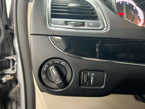 Used 2019 Dodge Grand Caravan SXT FWD image 18