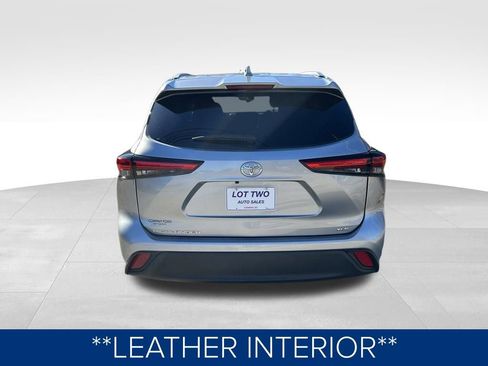 Used 2023 Toyota Highlander XLE image 6