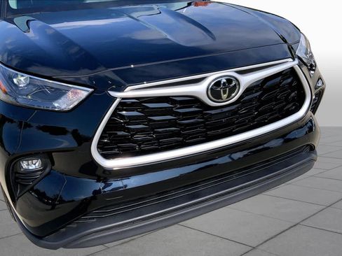 Used 2025 Toyota Highlander XLE AWD/4WD image 32