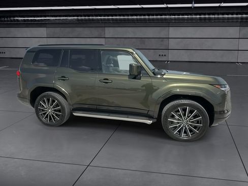 Certified 2025 Lexus GX 550 w/ Cold Area Package AWD/4WD image 9