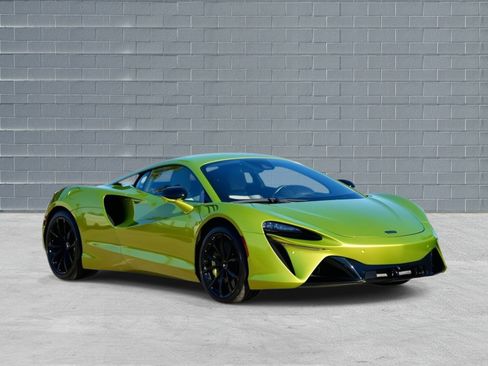 Used 2023 McLaren Artura image 1