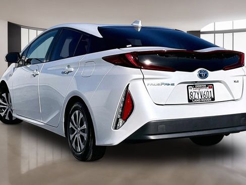 Used 2022 Toyota Prius Prime XLE FWD image 4