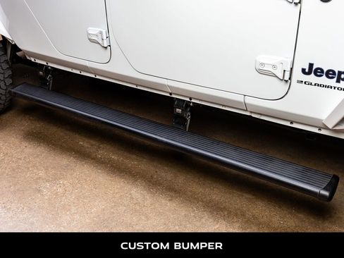 Used 2023 Jeep Gladiator Rubicon w/ Cold Weather Group image 12