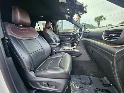 Used 2022 Ford Explorer Platinum w/ Equipment Group 601A image 9