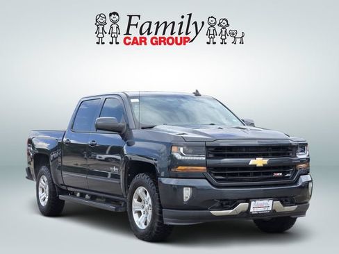 Used 2018 Chevrolet Silverado 1500 LT w/ Texas Edition AWD/4WD image 2