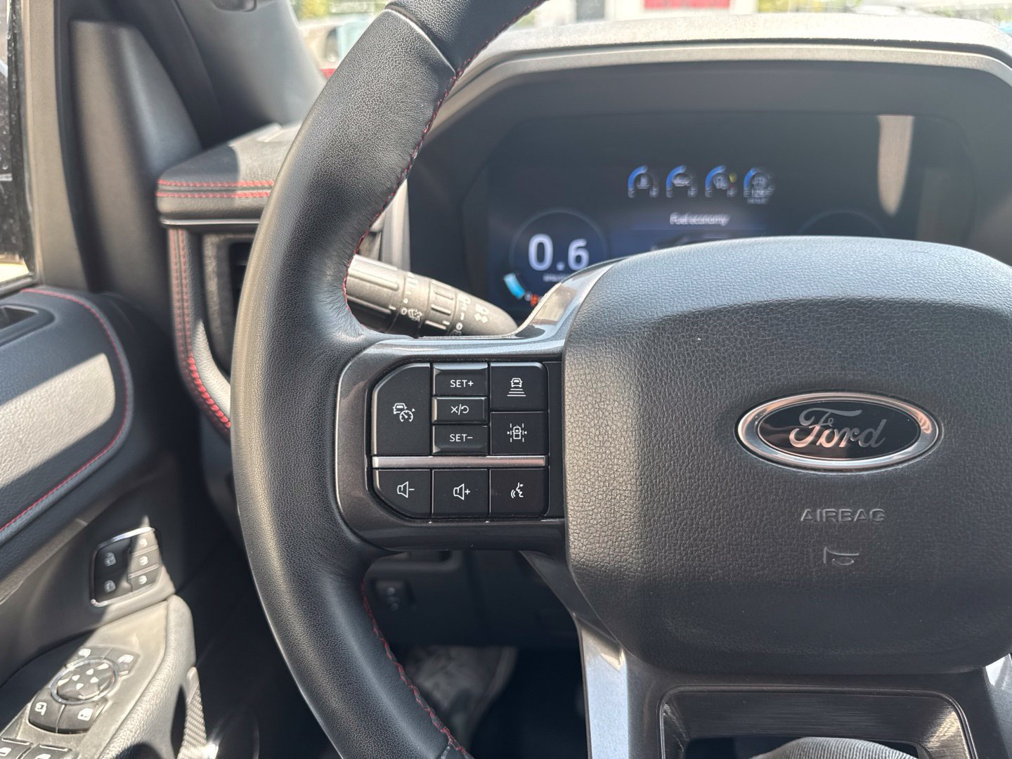 Used 2024 Ford Expedition Limited AWD/4WD image 24
