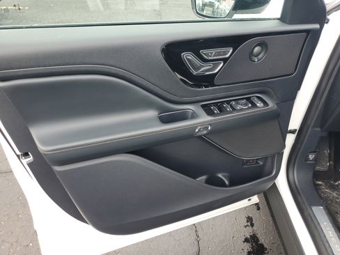 New 2026 Lincoln Aviator Reserve image 8