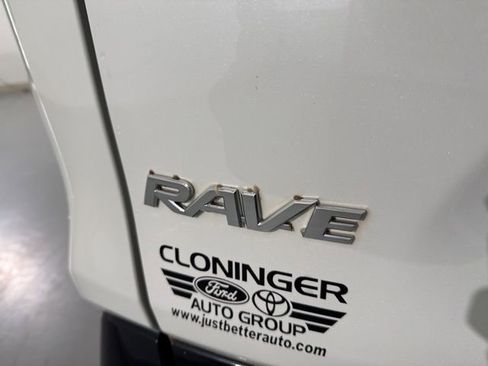 Used 2022 Toyota RAV4 SE AWD/4WD image 8
