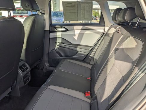 Used 2023 Volkswagen Taos SE image 15