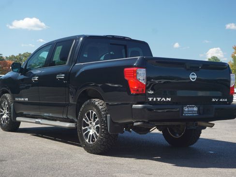 Used 2020 Nissan Titan SV w/ SV Convenience Package image 7