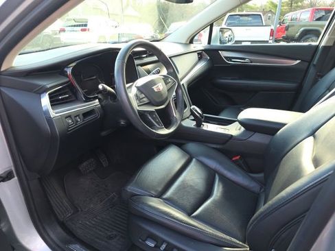 Used 2017 Cadillac XT5 Luxury w/ Driver Awareness Package image 2