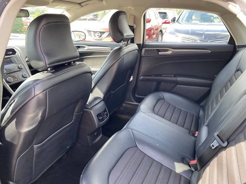 Used 2017 Ford Fusion SE w/ Equipment Group 601A FWD image 14