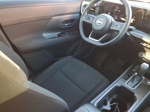 Used 2025 Nissan Kicks S AWD/4WD image 9
