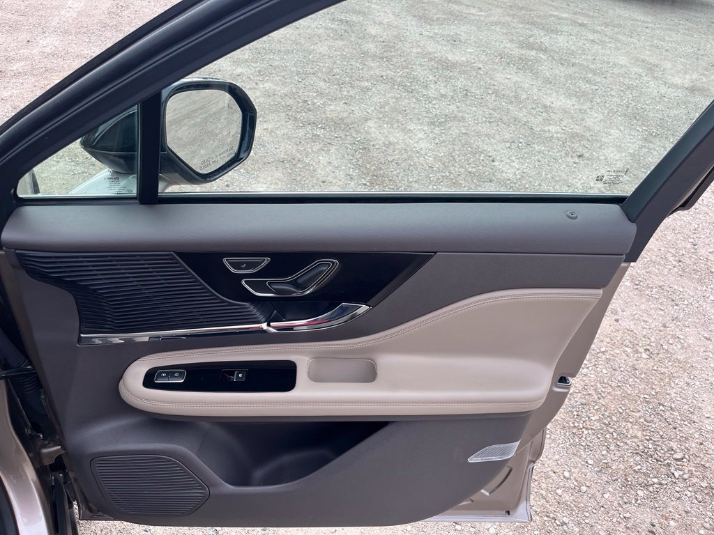 Used 2020 Lincoln Corsair AWD w/ Premium Package image 36