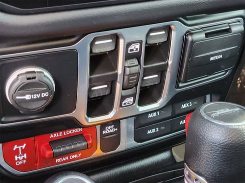 Used 2024 Jeep Gladiator Mojave image 24