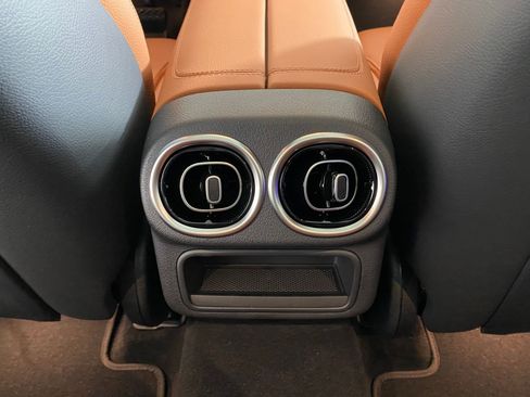 Used 2026 Mercedes-Benz GLC 300 4MATIC image 28