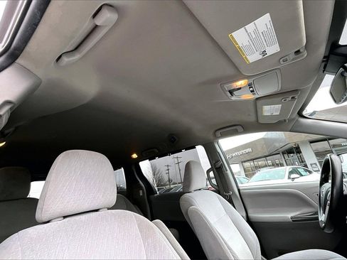 Used 2020 Toyota Sienna LE image 22