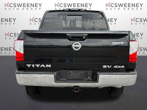 Used 2019 Nissan Titan SV image 4
