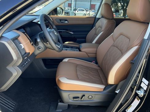 New 2026 Nissan Pathfinder Platinum image 12