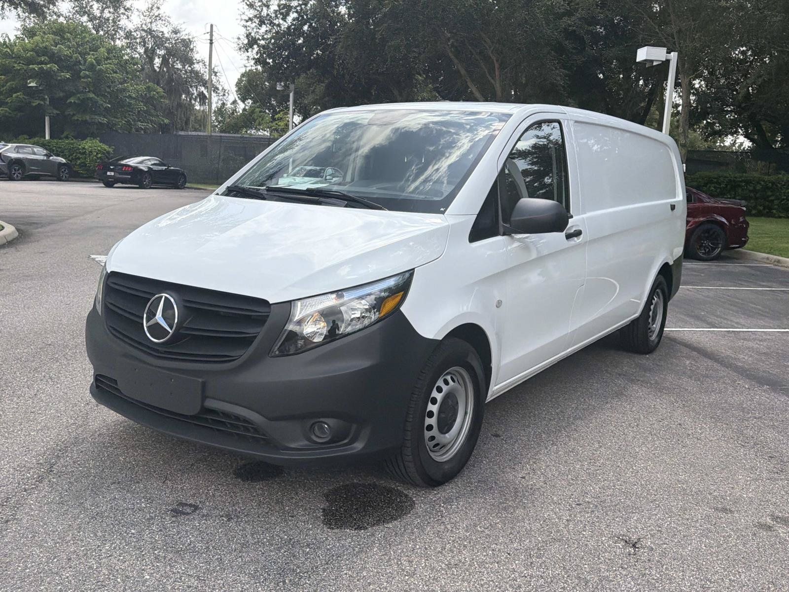 Used 2023 Mercedes-Benz Metris image 12