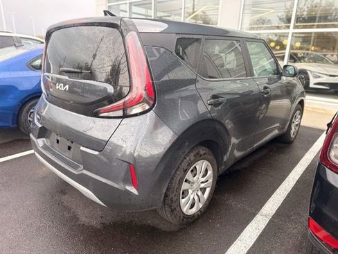 Certified 2023 Kia Soul LX image 3