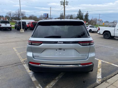 Used 2025 Jeep Grand Cherokee Limited image 4