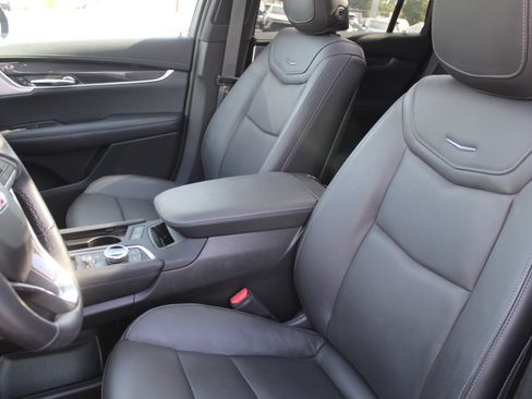 Used 2024 Cadillac XT6 Sport w/ Technology Package AWD/4WD image 14