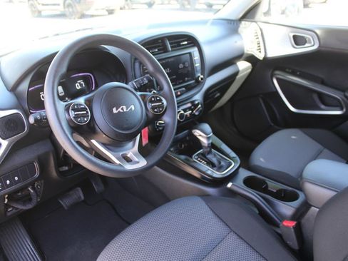 Certified 2025 Kia Soul LX image 22