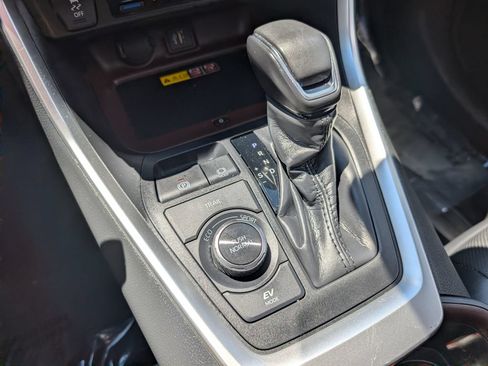 Used 2023 Toyota RAV4 Limited AWD/4WD image 23