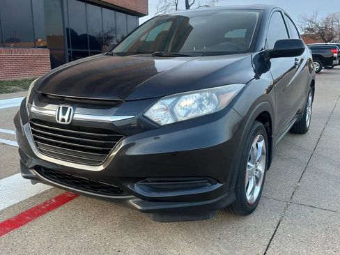 Used 2018 Honda HR-V LX image 7