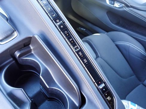 Used 2022 Chevrolet Corvette Stingray Coupe w/ Z51 Performance Package image 31