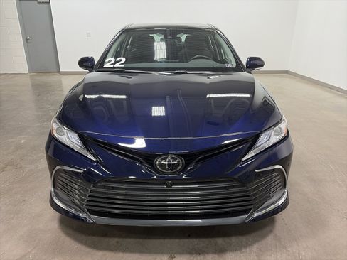 Used 2022 Toyota Camry XLE image 7