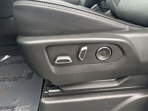 Used 2023 GMC Yukon Denali w/ Denali Reserve Package image 13