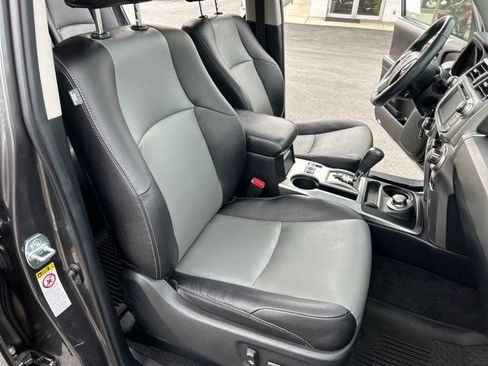 Used 2018 Toyota 4Runner SR5 Premium image 24