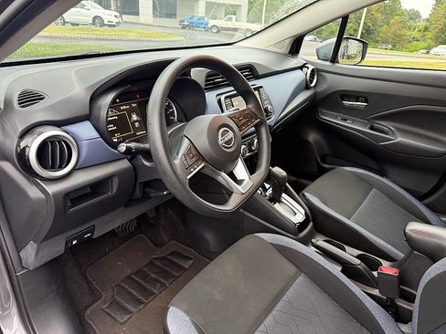 Used 2024 Nissan Versa SV FWD image 10